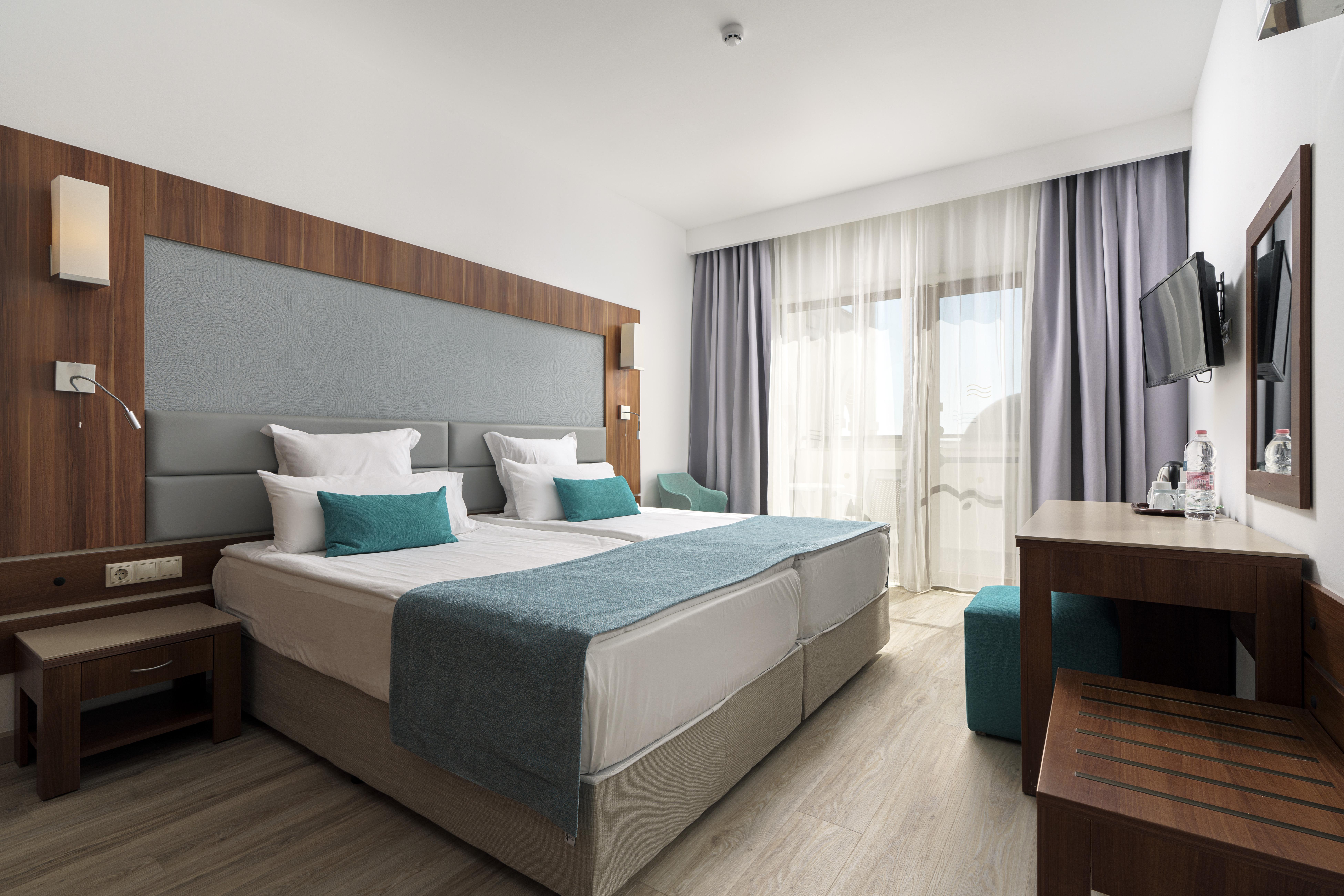 Alua Helios Bay 4*