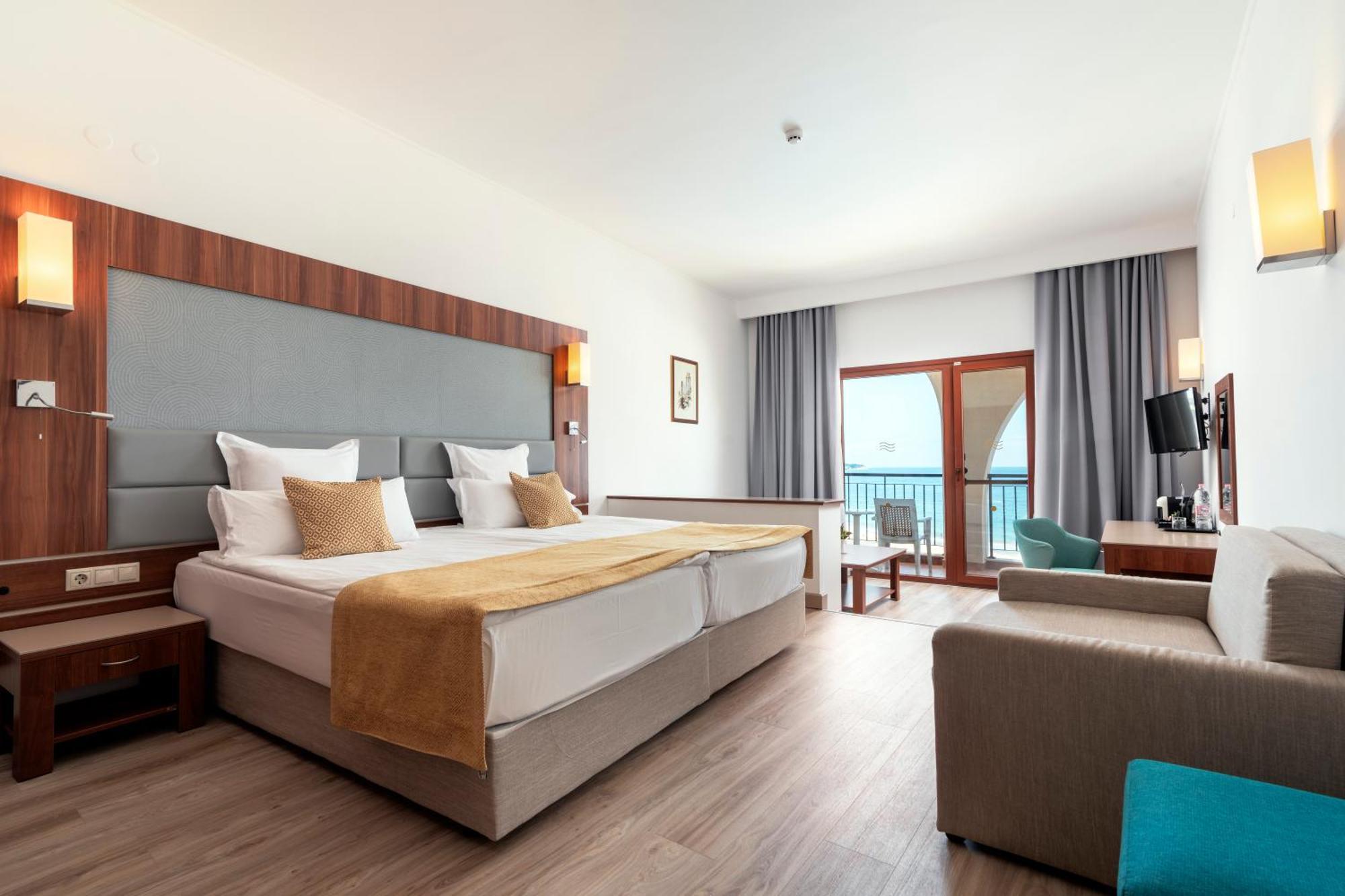 Alua Helios Bay 4*