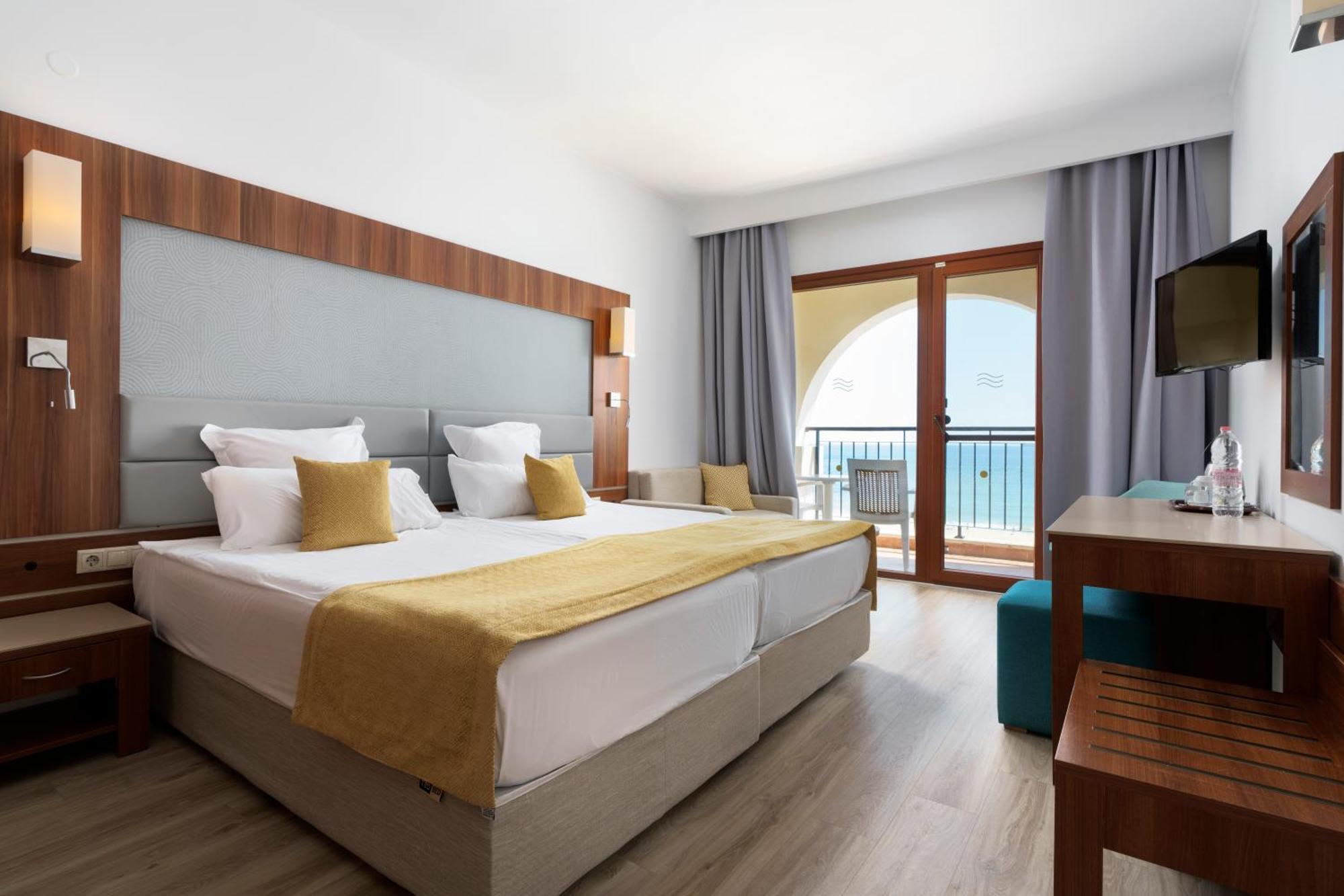 Alua Helios Bay Hotel 4*