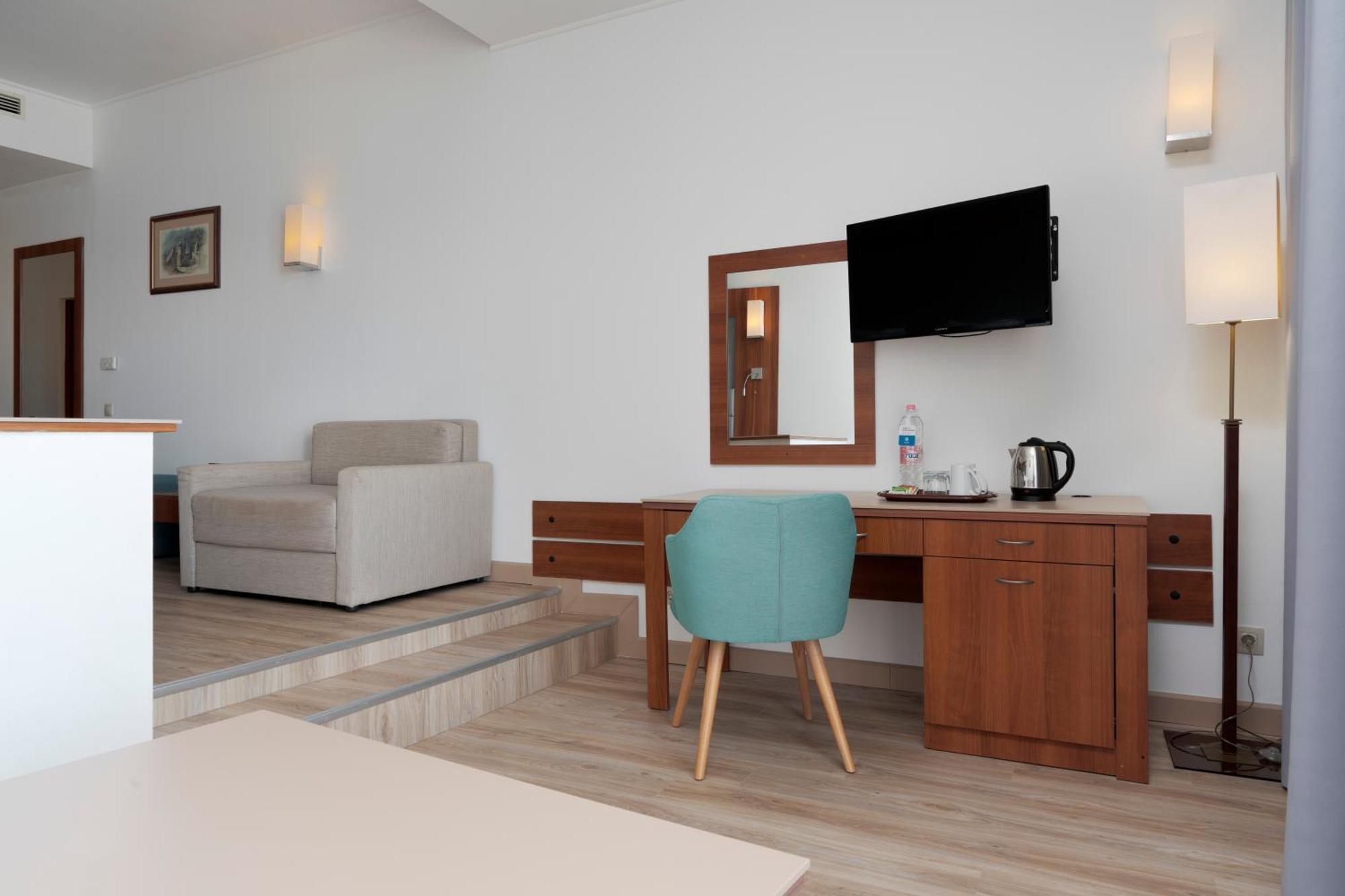 Alua Helios Bay 4*