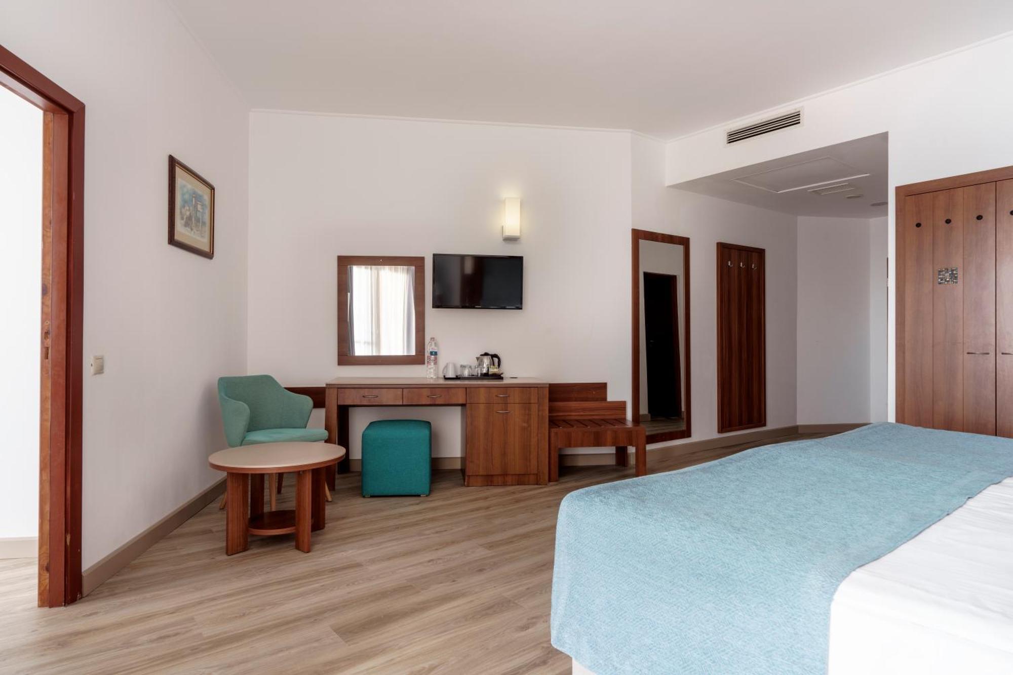 Alua Helios Bay 4* Obzor